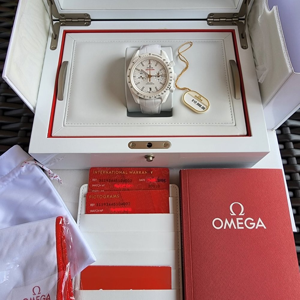 NEW OMEGA SPEEDMASTER WHITE SIDE OF THE MOON 44.25 CERAMIC WHITE CHRONO Co-Axial - Picture 2 of 15